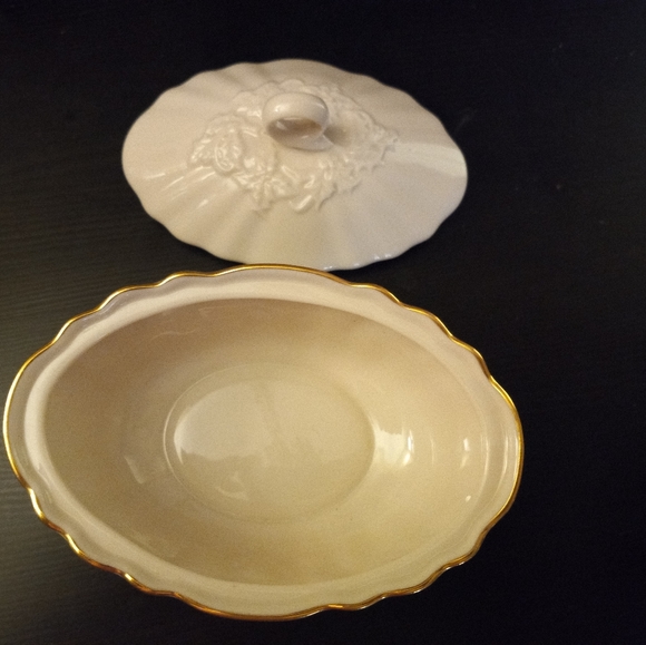 LENOX Holiday Collection Hostess Sugar Bowl - Picture 6 of 7